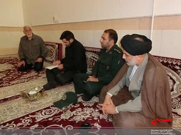 دیدار اعضای بسیج هنرمندان قم با خانواده های سه شهید دفاع مقدس+ تصاویر