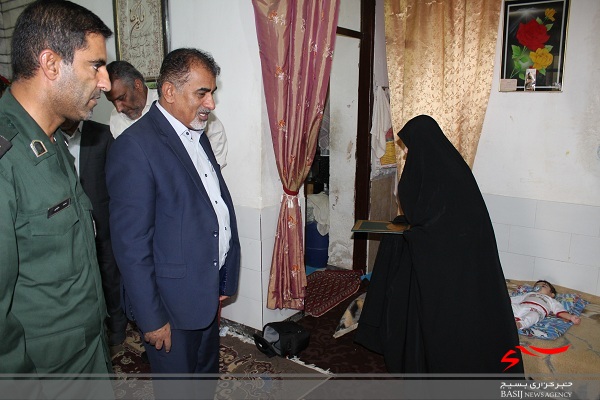 دیدار با خانواده شهید دانش آموز غلامرضا باستانی دیدار با خانواده شهید دانش آموز غلامرضا باستانی