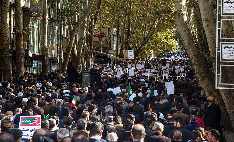 مردم استان البرز در محکومیت اقدامات آشوبگران راهپیمایی می‌کنند