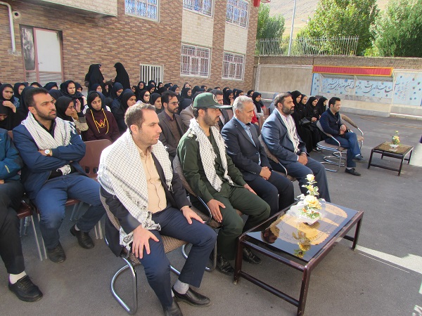 زنگ پدافند غیر عامل به مناسبت آغاز هفته ی نکوداشت پدافند غیر عامل در دبیرستان دخترانه نمونه نرگس شهرستان شازند نواخته شد