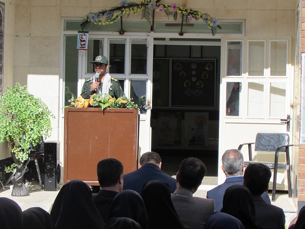 زنگ پدافند غیر عامل به مناسبت آغاز هفته ی نکوداشت پدافند غیر عامل در دبیرستان دخترانه نمونه نرگس شهرستان شازند نواخته شد