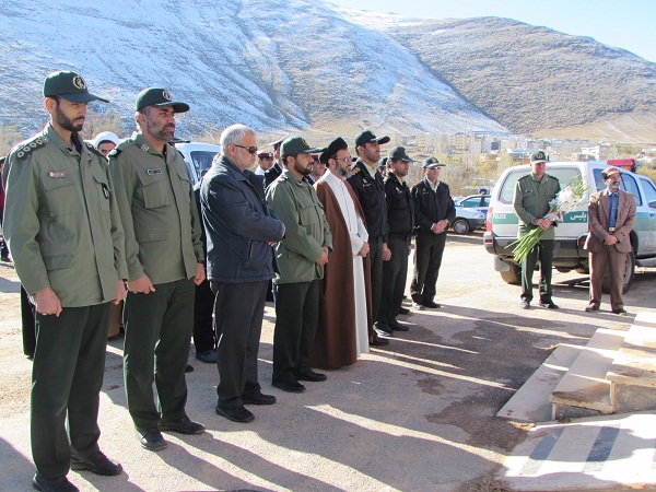 گلباران وغبار روبی مزار شهدای شهرستان شازند