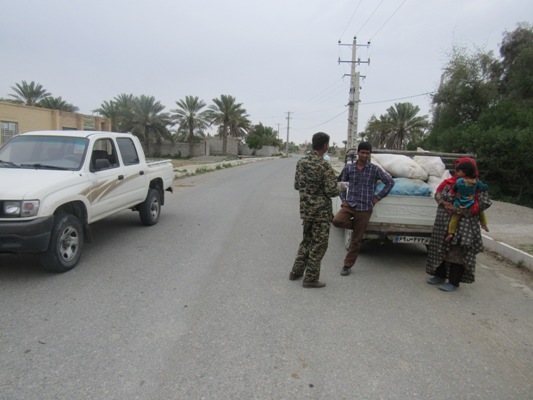 کنترل تردد خوردوهای غیر بومی در سطح شهرستان فاریاب توسط بسیجیان گردان بیت المقدس