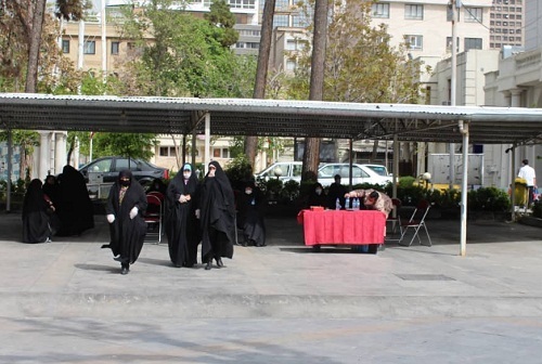 بانوان فرهنگساز و فداکار بسیجی گردان های الزهرا(س) برای نجات جان بیماران به جمع اهداکنندگان خون پیوستند