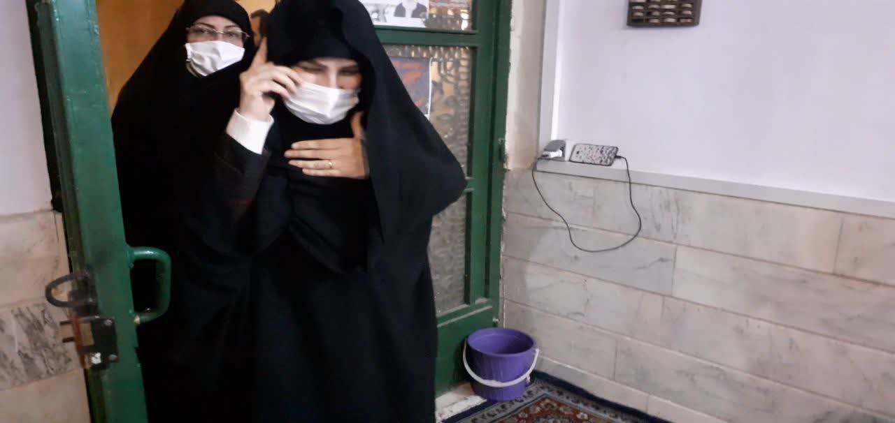 بازدید سرکار خانم بیابانی مسئول بسیج جامعه زنان کشور از کارگاه دوخت ماسک در شهر ری