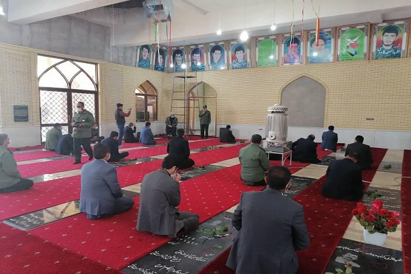 غبارروبی و گلباران قبور مطهر شهدای ارسنجان به مناسبت سالگرد شهادت حاج قاسم سلیمانی
