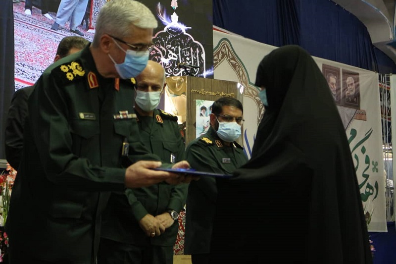 تجلیل از خانواده های شهدای ارتش،سپاه و نیروی انتظامی