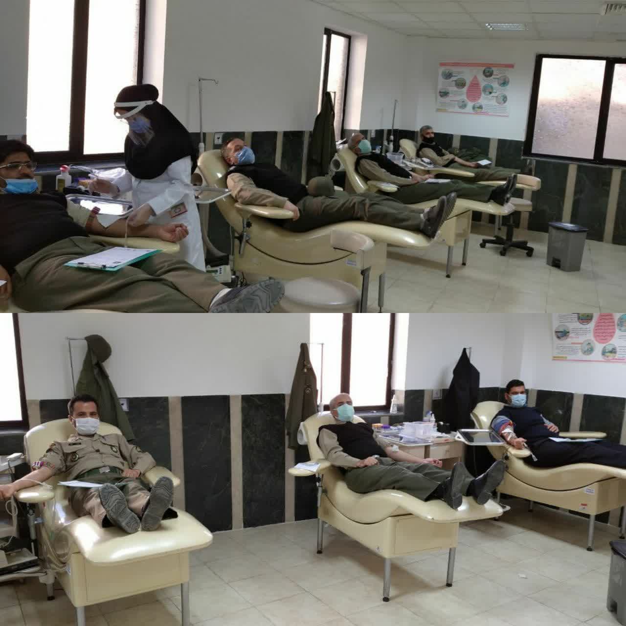 اهدا خون تعدادی از کارکنان قرارگاه عملیاتی لشکر ۵۸ و تیپ ۱۵۸ شهید کشاورزیان شاهرود