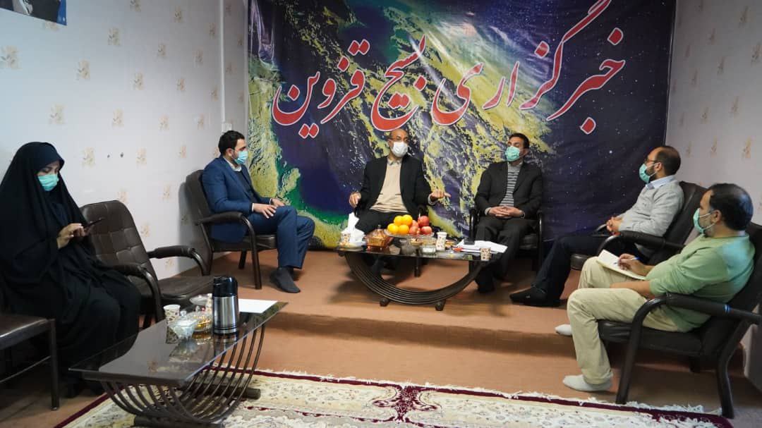 پیشکسوتان رسانه برای رعایت اخلاق حرفه ای، ریش سفیدی کنند پیشکسوتان رسانه برای رعایت اخلاق حرفه ای، ریش سفیدی کنند