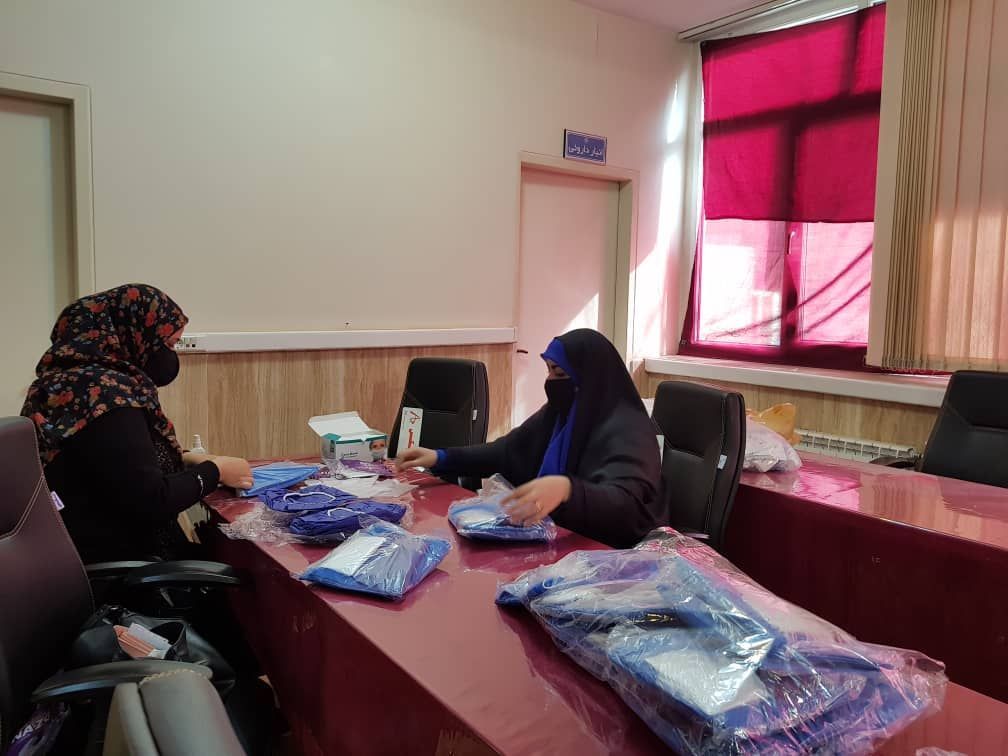 حضور خواهران بسیجی برای کمک به بهداشتیاران در مرکز بهداشت