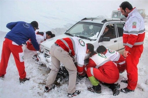امدادرسانی هلال احمر به ۴۶۳ در راه مانده ناشی از برف و کولاک