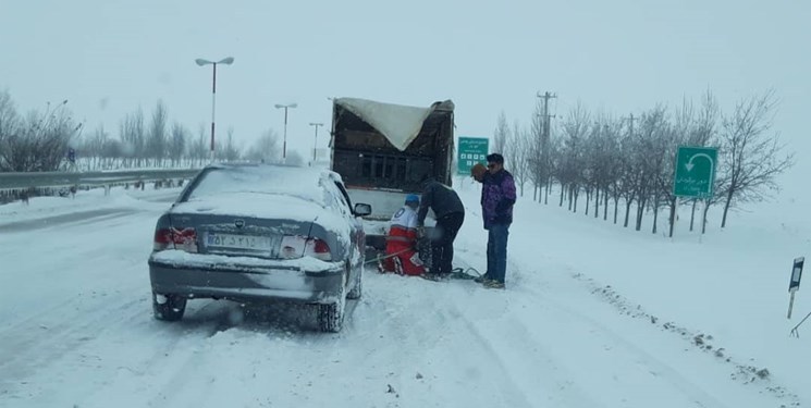 امدادرسانی هلال احمر اردبیل به ۴۹۲ گرفتار در برف و کولاک