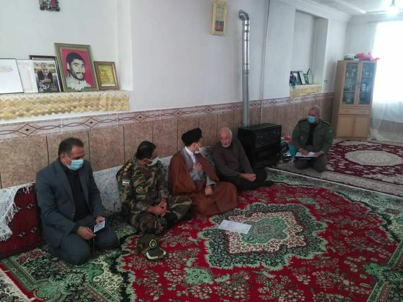 دیدار ریاست عقیدتی سیاسی قرارگاه عملیاتی لشکر ۵۸ تکاور ذوالفقار شاهرود با خانواده شهید