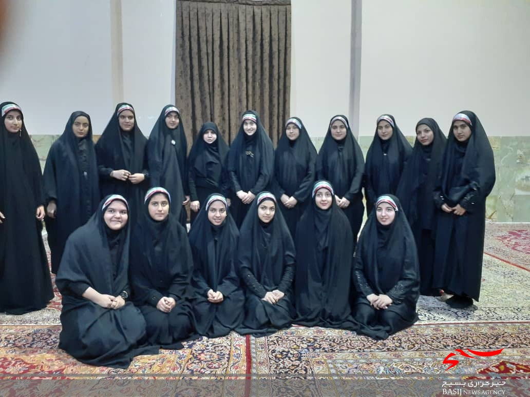 اجرای سرود توسط حوزه بسیج دانش آموزی خواهران حضرت زینب (س) شهرستان رفسنجان