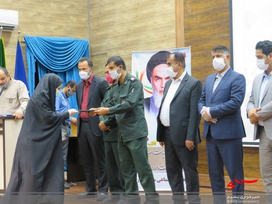 تجلیل از کادر درمان شبکه بهداشت و درمان بخش دلوار تجلیل از کادر درمان شبکه بهداشت و درمان بخش دلوار