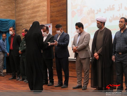 تجلیل از کادر درمان شبکه بهداشت و درمان بخش دلوار