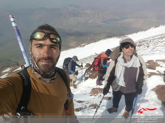 صعود بسیجیان آمل به قله دماوند+ تصاویر
