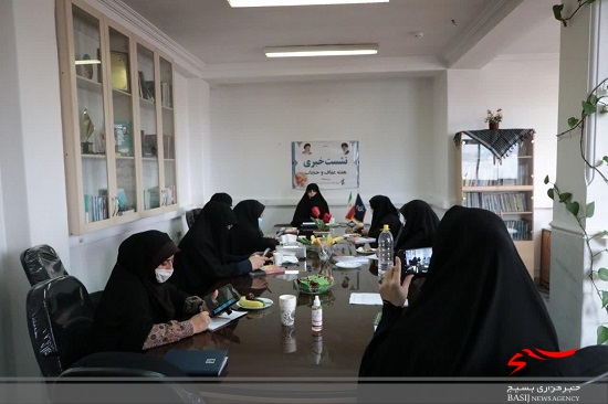 نقش گفتمان سبک زندگی عفیفانه در تحکیم بنیان خانواده/ معرفی بانوی تراز انقلاب به جامعه
