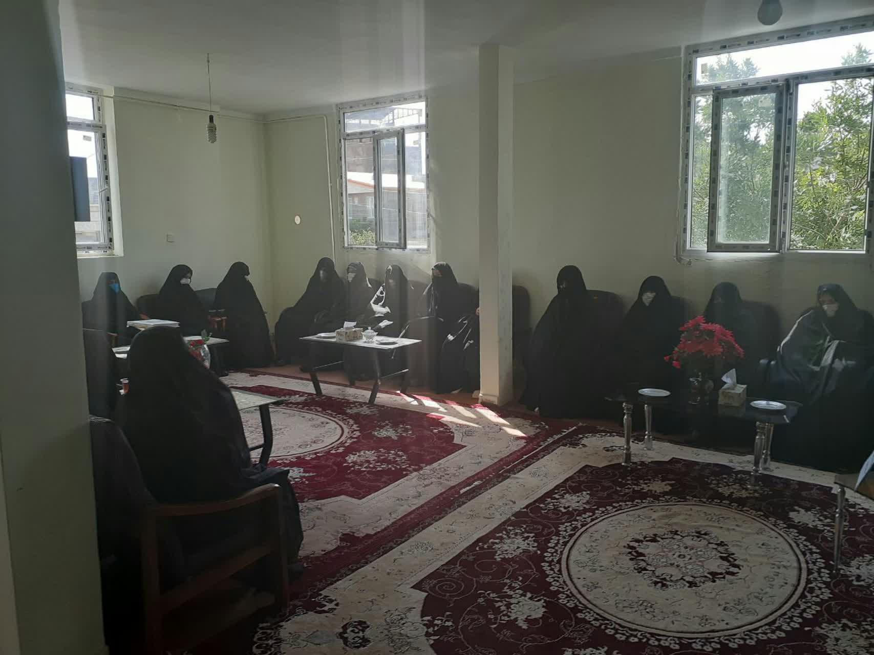 دیدار بانوان سجاسی با امام جمعه این شهرستان به مناسبت هفته عفاف و حجاب