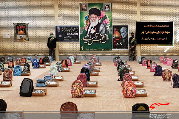 کمک مؤمنانه| توزیع ۱۵۶۰ بسته نوشت&zwnj;افزار در استان اردبیل