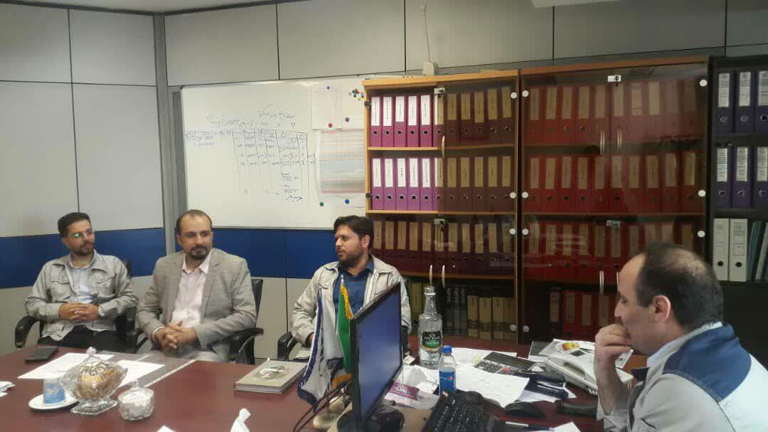 اهدای کارت عضویت بسیج به مدیران ارشد صندوق