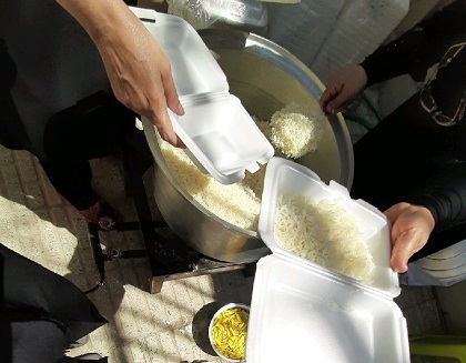 اقامه عزای سالار شهیدان و پخش غذای نذری در بین نیازمندان
