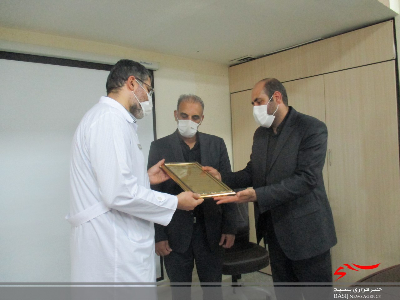 تجلیل از کادر درمانی و پزشکان خرم آباد+ تصاویر تجلیل از کادر درمانی و پزشکان خرم آباد+ تصاویر