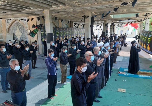 نماز ظهر تاسوعا با رعایت پروتکل‌ بهداشتی و فاصله‌گذاری اجتماعی در بوشهر اقامه شد