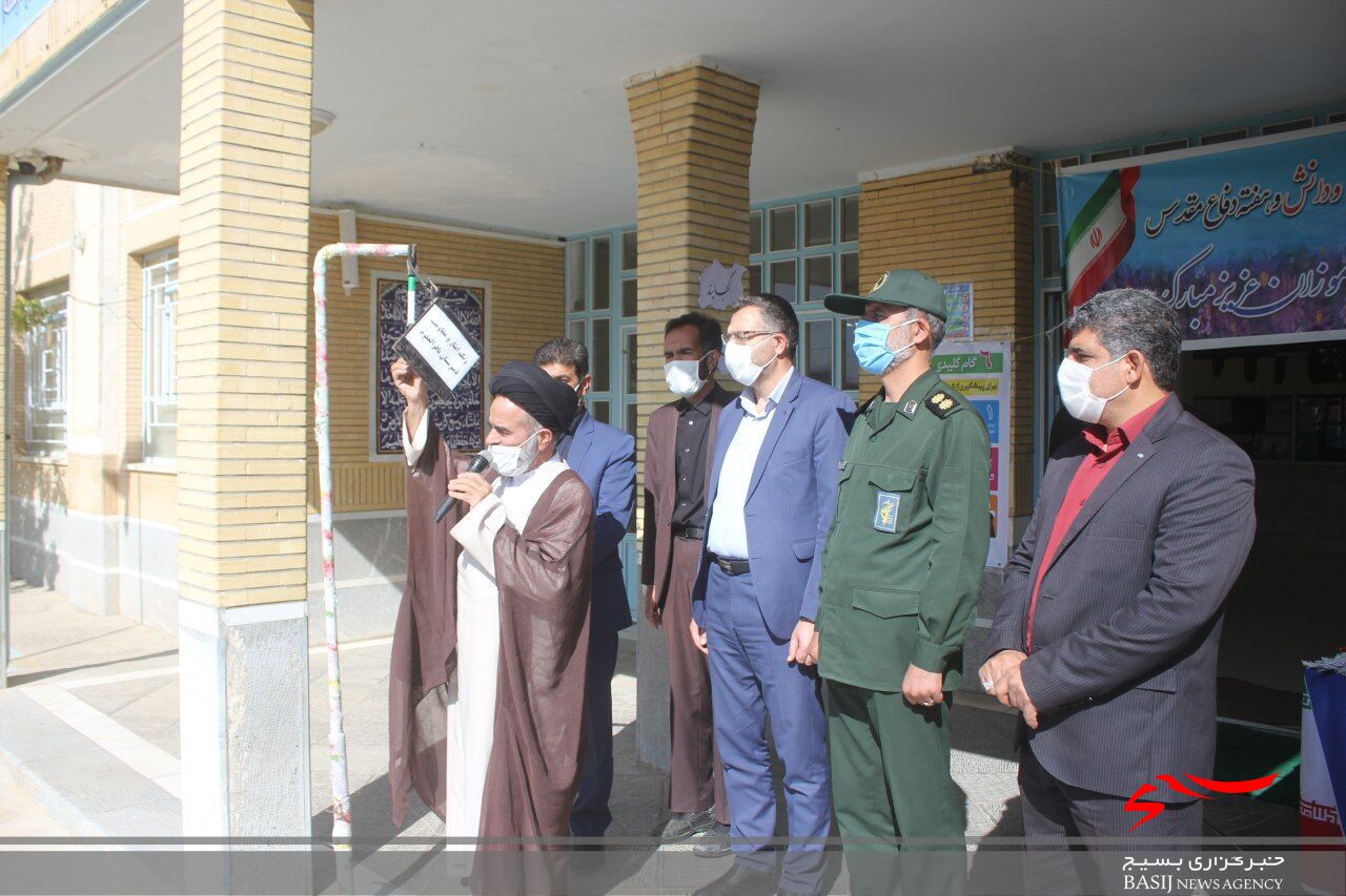 سربلندی، اقتدار و توسعه همه جانبه ملت عزیز ایران اسلامی مرهون غیرت و رشادت حماسه آفرینان هشت سال دفاع مقدس است سربلندی، اقتدار و توسعه همه جانبه ملت عزیز ایران اسلامی مرهون غیرت و رشادت حماسه آفرینان هشت سال دفاع مقدس است