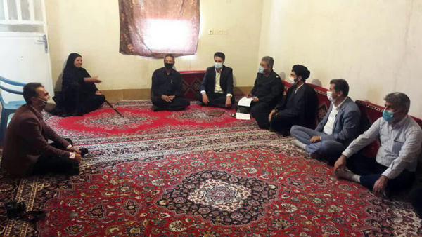 دیدار مسئول بسیج عشایر استان بوشهر با دو خانواده شهید