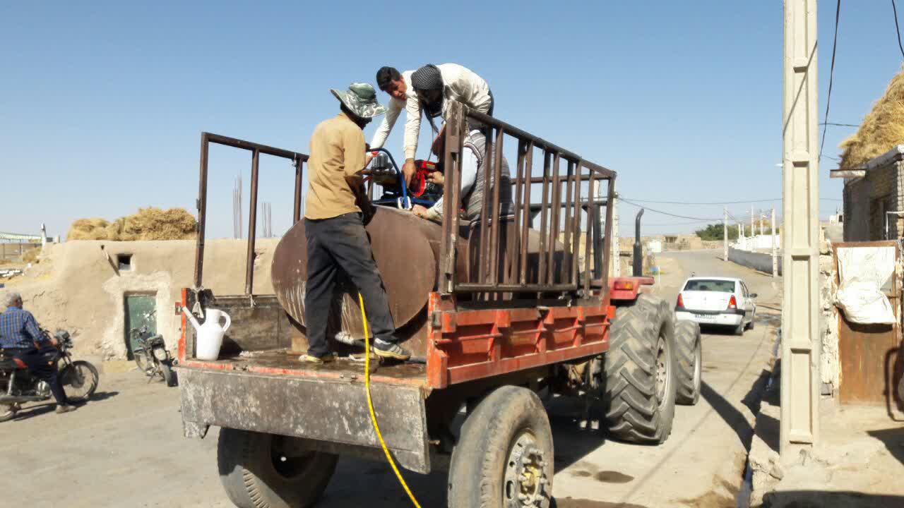 سمپاشی 500جایگاه دام روستایی در روستاهای تحت پوشش قرارگاه پیشرفت وآبادانی استان زنجان