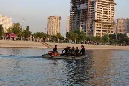 برگزاري رزمايش والفجر 8 در درياچه خليج فارس