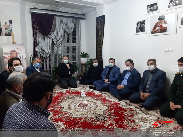 دیدار استاندار مازندران با خانواده شهید خان طومان