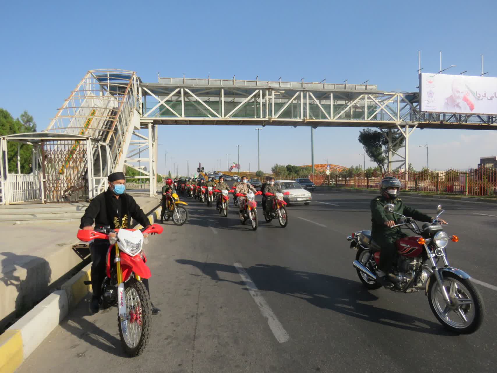 رژه بزرگ موتورسواری به مناسبت هفته دفاع مقدس در زنجان برگزار شد+تصاویر