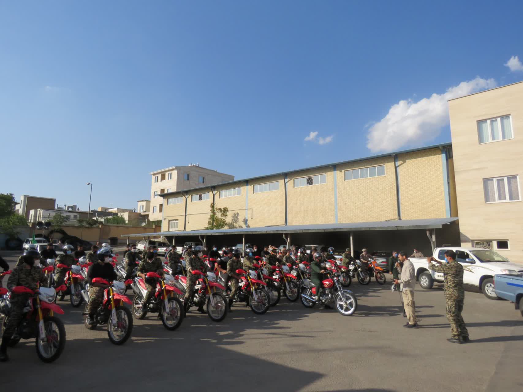 رژه بزرگ موتورسواری به مناسبت هفته دفاع مقدس در زنجان برگزار شد+تصاویر