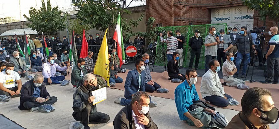 تجمع مردمی مقابل سفارت فرانسه در پی اهانت به پیامبر اسلام (ص)