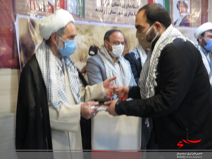تقدیر از بسیجیان تلاشگر و فرماندهان پایگاه های مقاومت تقدیر از بسیجیان تلاشگر و فرماندهان پایگاه های مقاومت