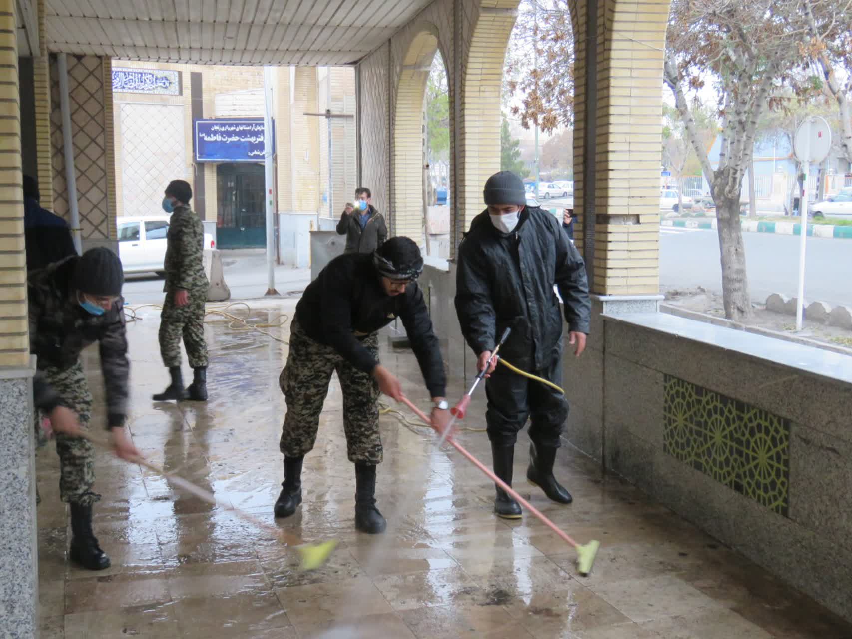 شستشو ، عطرافشانی و گلباران مزار غبارگرفته مطهر شهدا توسط بسیجیان شهرستان زنجان