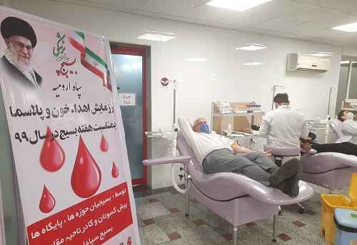 رزمایش اهدا خون بسیج پیشکسوتان آذربایجان غربی به مناسبت هفته بسیج برگزار شد + تصاویر