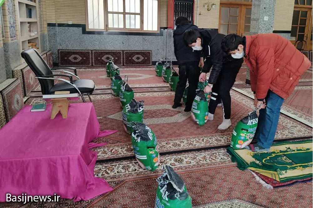 توزیع کمک‌های مؤمنانه توسط پایگاه‌های حوزه شهید «خادم پر» همدان