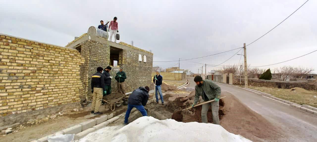 شوق خدمت به محرومان توسط جهادگران بسیجی گروه جهادی شهید شاطری در زنجان