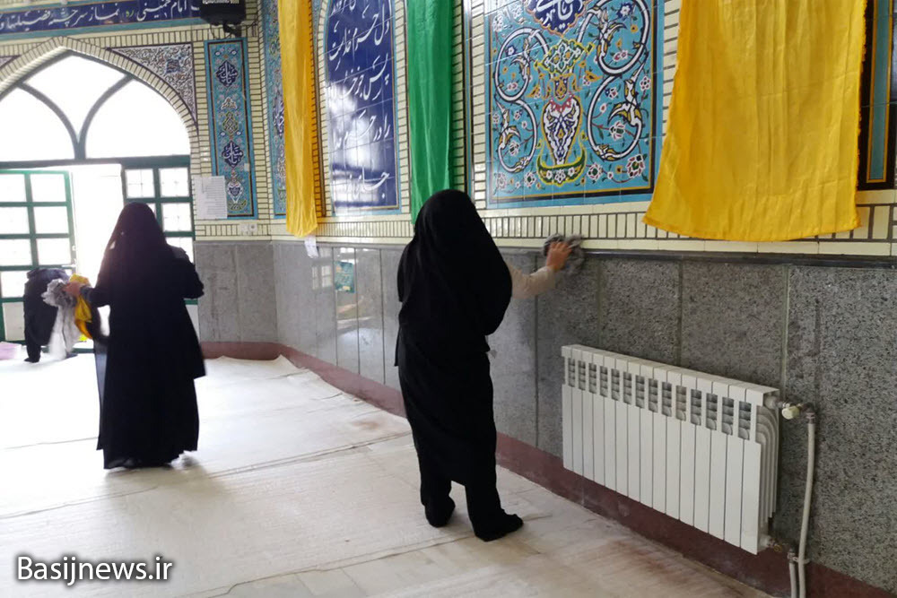 غبار روبی مسجد امام خمینی (ره) بهار توسط خواهران بسیجی