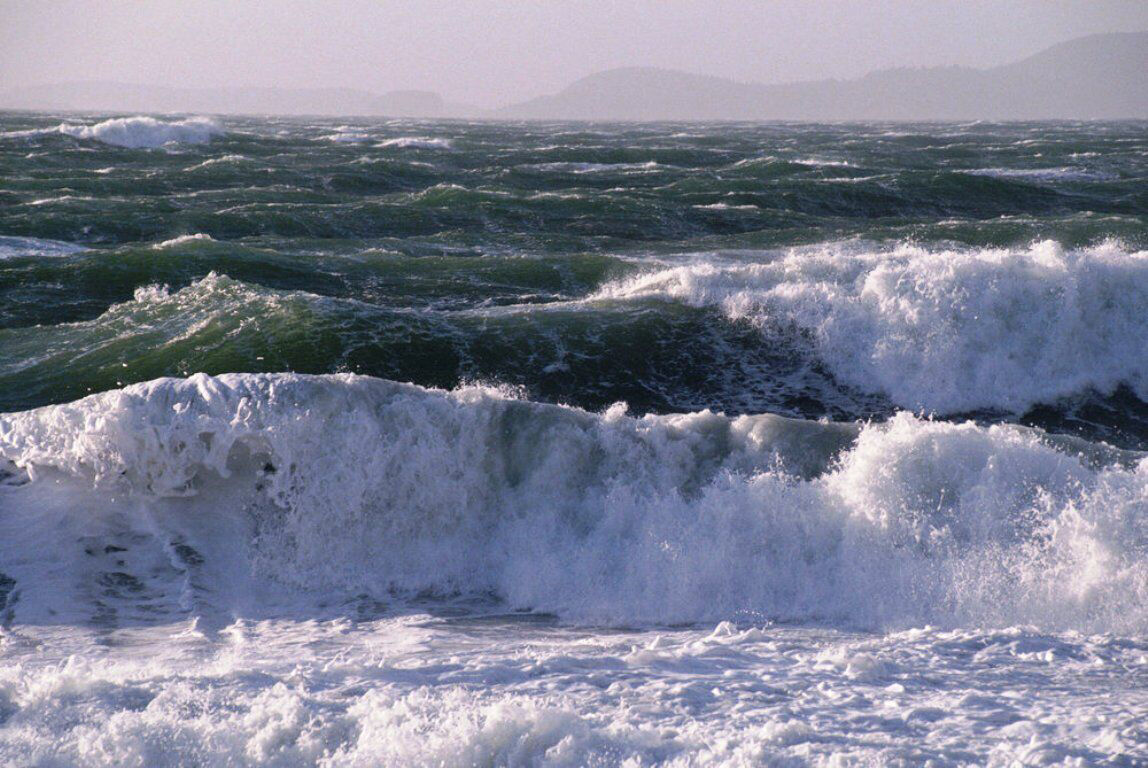 ارتفاع امواج دریای خزر در گلستان به ۱.۵ متر می‌رسد