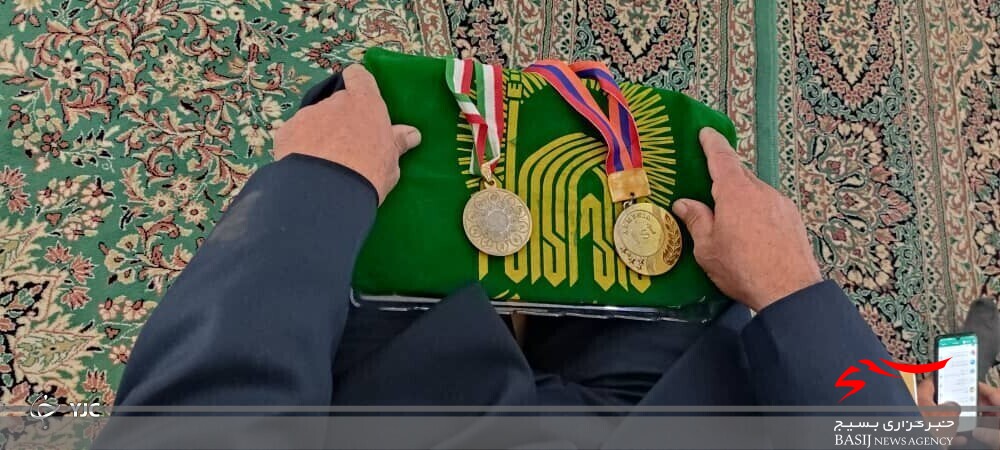 اهداء مدالهای المپیک حسن یزدانی و محمدحسین محمدیان به فرزندان سردار دلها