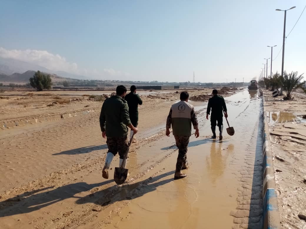 خدمات رسانی ۸۰ گروه جهادی به ۲۲۰۰ خانواده سیل زده جنوب فارس خدمات رسانی ۸۰ گروه جهادی به ۲۲۰۰ خانواده سیل زده جنوب فارس