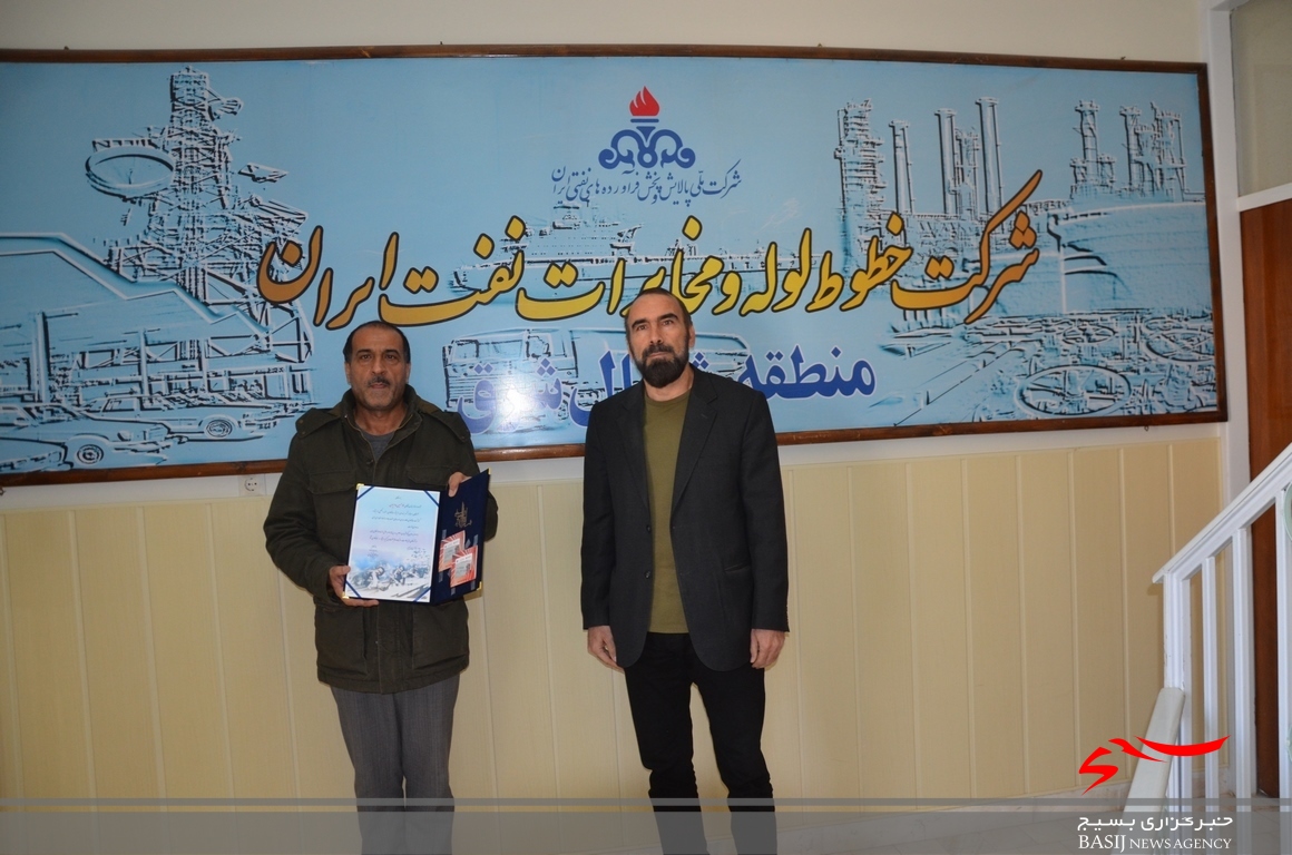 تجلیل از آزاده سرافراز مرکز انتقال نفت شاهرود در سالروز استخدامش+ عکس