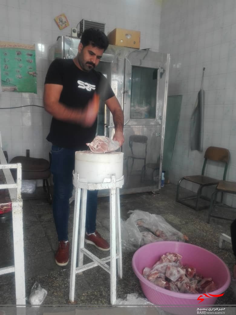 عزم مومنانه جوانان باشتی برای احسان به نیازمندان / توزيع 140 کیلو گرم گوشت بین نیازمندان باشت و روستاهای اطراف به همت گروه جهادی خادم الشهدا خواهر شهرستان باشت