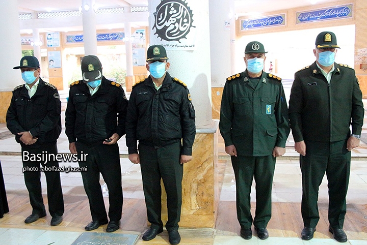 تجدید میثاق مسئولان شهرستان دشتستان با شهدا در اولین روز ایام دهه فجر تجدید میثاق مسئولان شهرستان دشتستان با شهدا در اولین روز ایام دهه فجر
