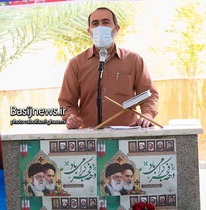 تجدید میثاق مسئولان شهرستان دشتستان با شهدا در اولین روز ایام دهه فجر تجدید میثاق مسئولان شهرستان دشتستان با شهدا در اولین روز ایام دهه فجر