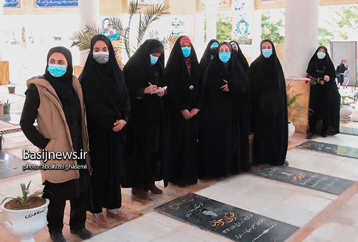 تجدید میثاق مسئولان شهرستان دشتستان با شهدا در اولین روز ایام دهه فجر تجدید میثاق مسئولان شهرستان دشتستان با شهدا در اولین روز ایام دهه فجر